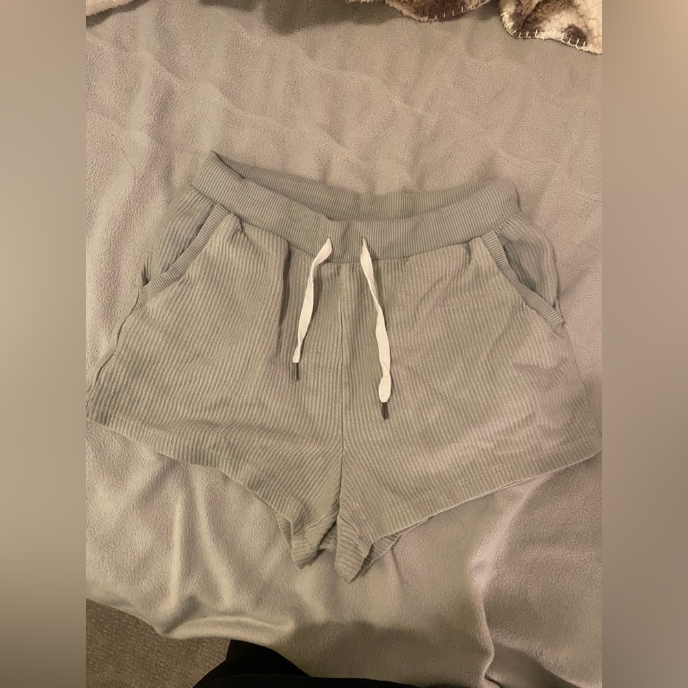 Arie ribbed shorts